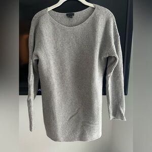 Theory 100% Wool Grey Sweater Size Medium